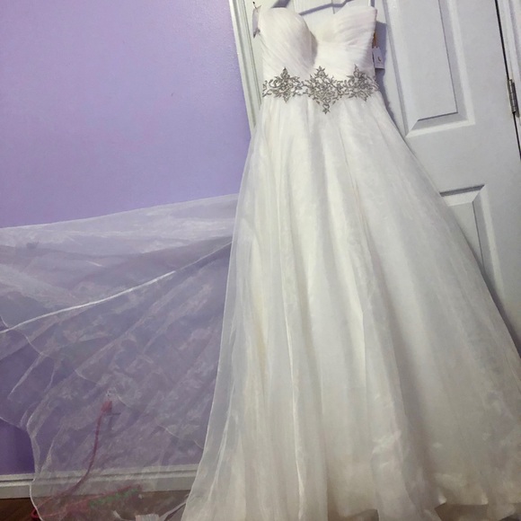 Dresses & Skirts - Wedding Dress- Size 8